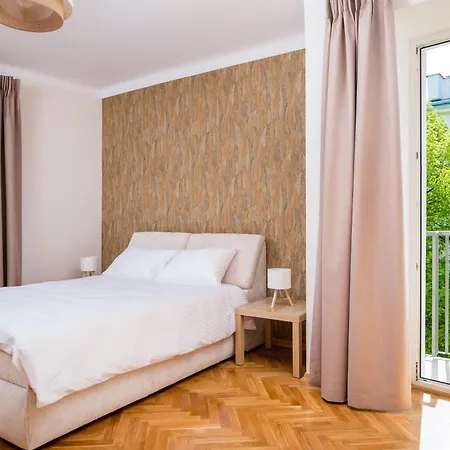 Saxon Garden Spacious By Bookinghost Apartment