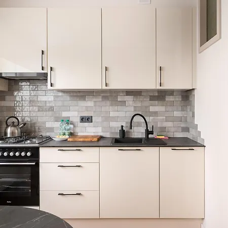 Saxon Garden Spacious By Bookinghost *