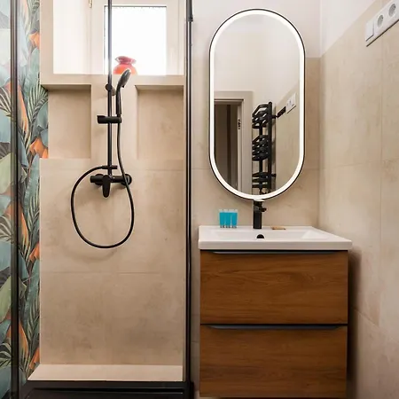 Apartment Saxon Garden Spacious By Bookinghost